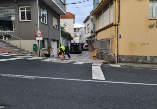 O Concello de Miño inicia os traballos de reparación do pavimento na rúa Real